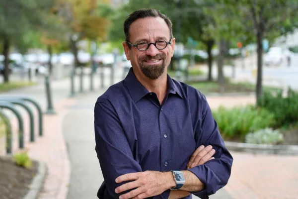 Harry Bronson headshot